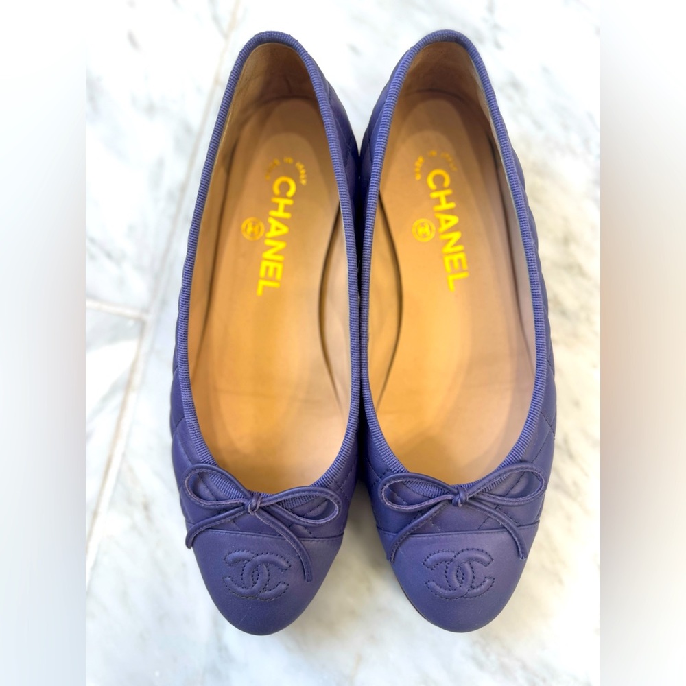 CHANEL Ballerina Flats 
Size 37
Quilted Purple Color
Excellent Condition
